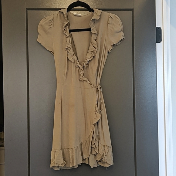 Aritzia Sunday best ruffle wrap dress - Picture 7 of 8